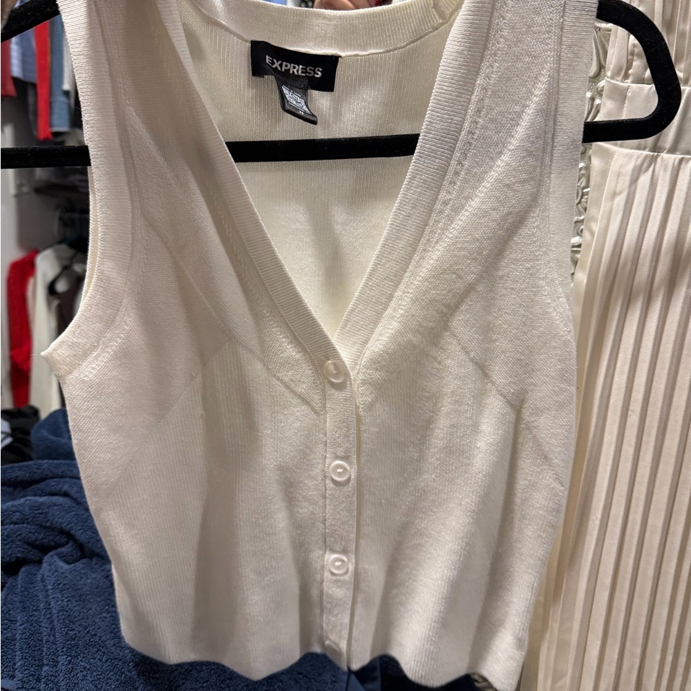 Express Women's White Button-Up Crop Top